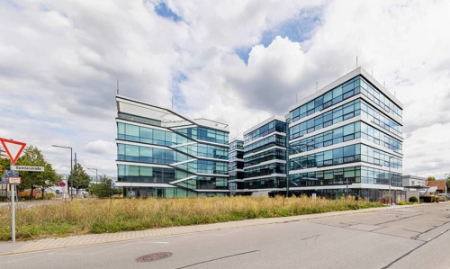SAP new office building WDF 49. 700 workstations are available in the new office building. Logo and