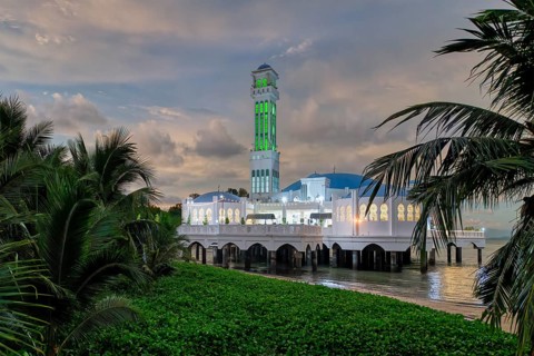 Penang Floating Mosque or Tanjong Bungah Floating Mosque at sunset, George Town, Penang, Malaisia