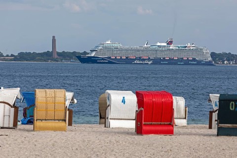 Cruise ship Mein Schiff 7, Laboe Naval Memorial, Kiel Fjord, beach chairs on the beach at Strande,