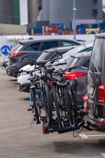 Bicycle carrier, rear carrier for bicycles, which is mounted on a trailer coupling, can transport
