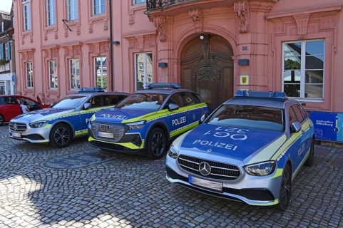 Offenburg police emergency vehicle in front of the police station, former royal court, built