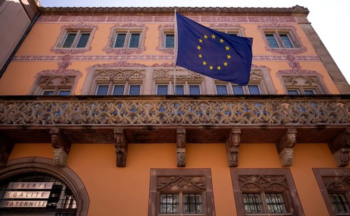 European flag flies at the town hall, Hôtel de Ville, market square, old town, Obernai, also