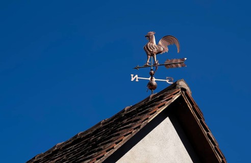 Weather vane, crowing weathercock on the roof of a house, gable, Obernai, also Oberehnheim,