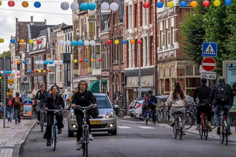 Houses on the Oude Ebbingestraat, historic centre of Groningen, bicycle traffic, Netherlands