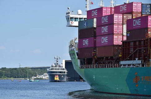 The new superyacht COSMOS and the container ship ECO ZEPHYR meet in the Kiel Canal, Kiel Canal,
