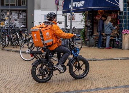 Bicycle transport in Groningen, thuisbezorg.nl Bote, renamed Just eat, in Germany the delivery