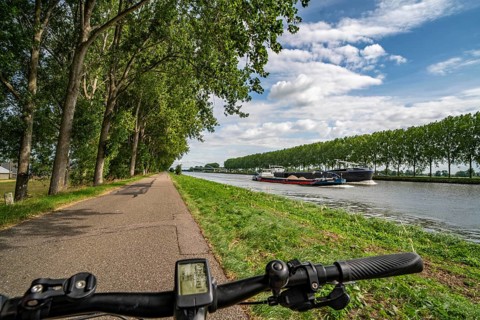 The Amsterdam-Rhine Canal, Amsterdam-Rijnkanaal, 72 km long, artificial waterway, connects the
