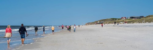 Germany, Schleswig-Holstein, North Frisia, Sylt, Wenningstedt, People on the beach