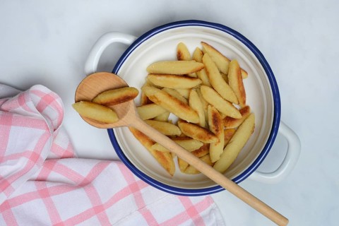 Fried puff noodles in bowl