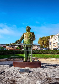 Bronze statue by the sea, tribute from the municipality of Cascais to King D. Carlos I, Cascai,
