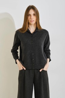 A stylish woman showcases a trendy outfit that prioritizes comfort and practicality