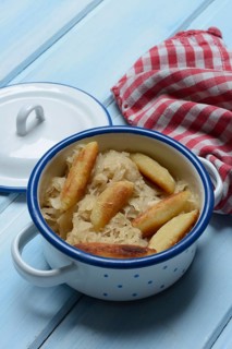 Fried puff noodles with sauerkraut in pots