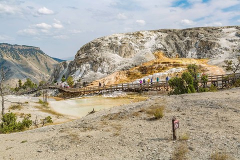 180822_165 Boardwalk allows park visitors to get close to the geologic features of Mound Spring the
