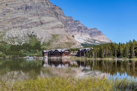 240831_319 Many Glacier Hotel at the bae of the mountains along the shoreline of Swiftcurrent Lake