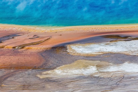180823_018 Close up view of the outer perimeter of the Grand Prismatic Spring in the Midway Geyser