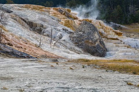 180822_099 Hill of calcium carbonate expelled from Palette Spring over time in the Mammoth Hot