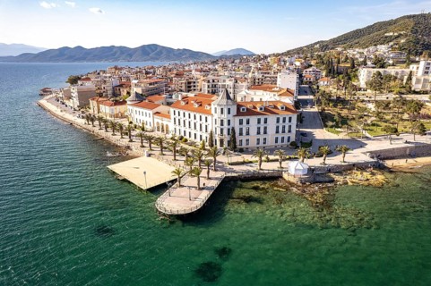 The town of Loutra Edipsou, the Thermae Sylla Spa & Wellness Hotel and the hot springs on the