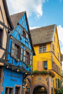 Colourful historic houses in the old town of Riquewihr, Ellsass