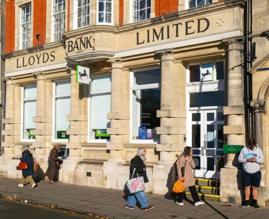Lloyds bank Limited branch, Devizes, Wiltshire, England, UK people passing on street pavement