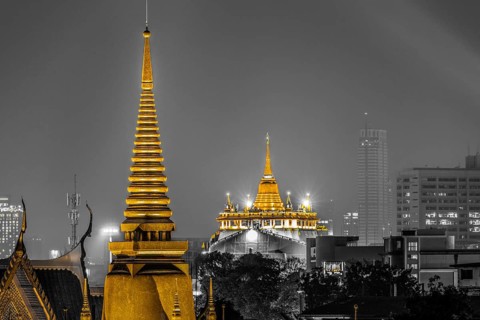 The chedi from Wat Tri Thotsathep Worawihan, behind it the Golden Mount, Bangkok, Thailand