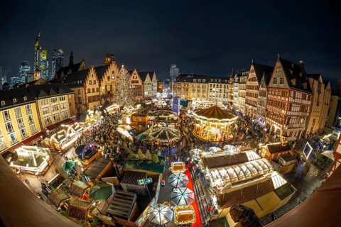 With the lighting on the Mrs. Holle Christmas tree, a 30-meter high Nordmann fir tree, the