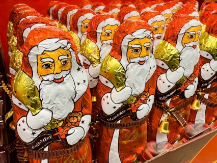 Display on the shelf of chocolate Santa Claus chocolate Santa Claus Santa Claus Santa Claus Santa