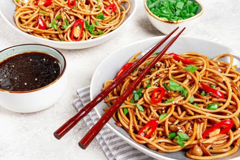 Udon noodles, with shimeji mushrooms, vegetables, in sauce, with sesame seeds, green onions, Asian