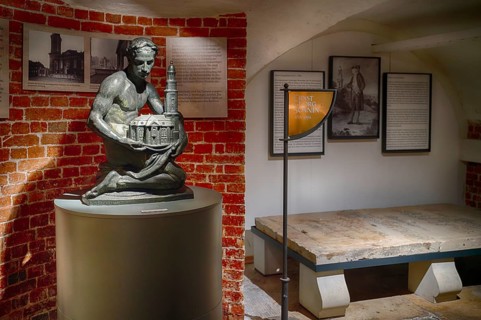 Interior photo, hall of honor for architect Ernst Georg Sonnin, crypt, main evangelical church of