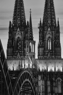evening atmosphere am Kölner Dom, Hohenzollernbrücke, Cologne, North Rhine-Westphalia, Germany