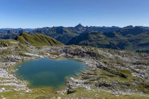 Mountain panorama over Laufbichlsee, behind it the Hochvogel, 2592m, Allgäu Alps, Allgäu, Bavaria,