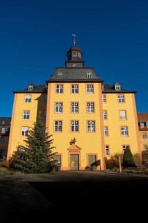 Numbers from 1 to 24 are placed in the windows of Gederner Castle, so that the building becomes an