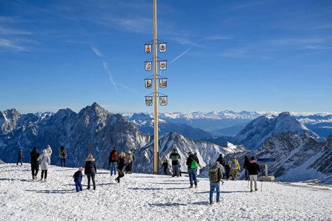 Tourists on Zugspitzplatt, Grainau municipality, Garmisch-Partenkirchen district, Bavaria, Germany