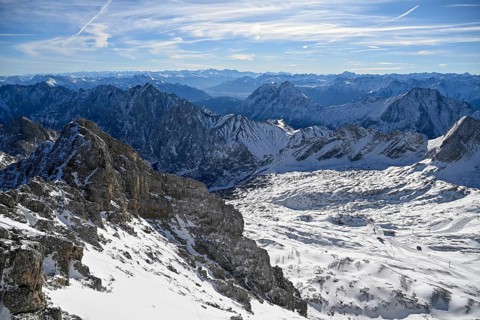 View of the Wetterstein Mountains from the mountain station of the Zugspitz cable car (2962 m),