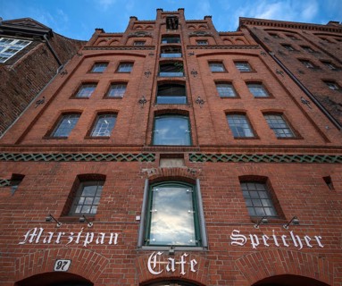 Historic marzipan warehouse, built around 1574, today café, An der Untertrave 97, Hanseatic City of