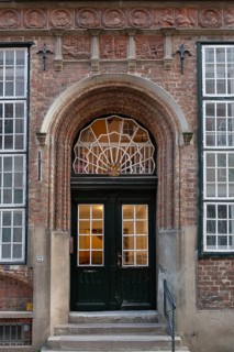 Entrance of a historic residential building with terracotta decoration, built around 1560,