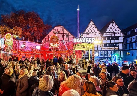 Many people at the All Saints Fair in the evening in front of half-timbered houses, Old Town,