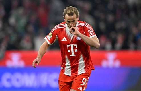 Goal cheer Harry Kane FC Bayern Munich FCB (09) gesture gesture kisses wedding ring, Allianz Arena,