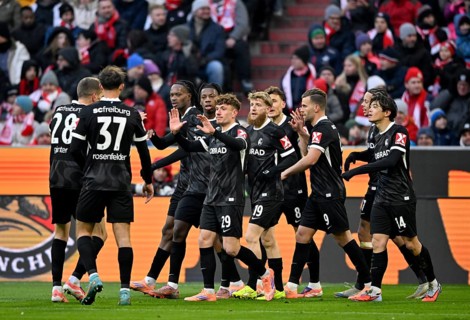 Goal cheers Matthias Ginter SC Freiburg SCF (28) Max Rosenfelder SC Freiburg SCF (37) Philipp Treu