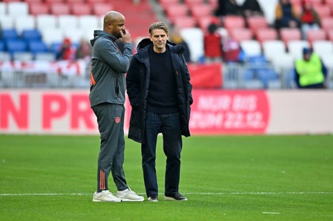 Coach coach Vincent Kompany FC Bayern Munich FCB talking to sports director Christoph Freund FC