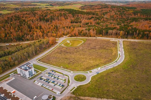 Aerial view of a roundel with surrounding buildings and autumn trees, new Lindenrain industrial