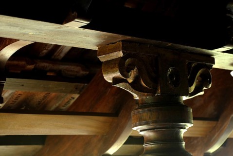 Artistic carvings, wooden roof structure, Heritage Hotel Privacy, Vembanad Lake, Kerala, India