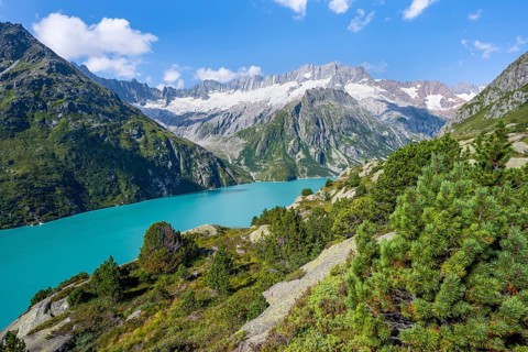 Turquoise blue mountain lake Göscheneralpsee, picturesque mountain landscape with dammastock and
