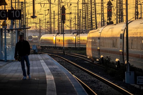 Dortmund Central Station, ICE train on the platform, North Rhine-Westphalia, Germany