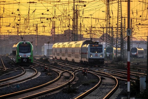 Local transport trains, IC train, on the tracks, west of Dortmund Central Station, North
