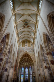 Interior view, central nave facing east, triumphal arch fighter with Jesus on the cross, vaulted