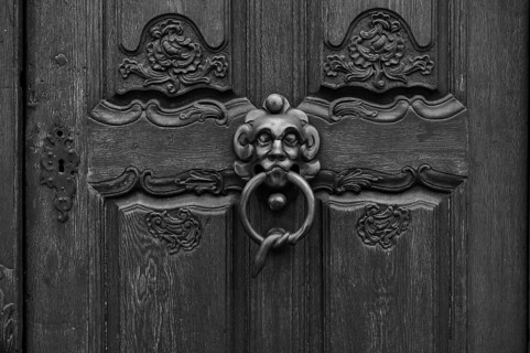 Detailed view, door knob, door knocker, portal, historic Leube house, Leube house, old town, Ulm,