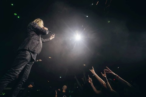 Singer Matt Walst from Three Days Grace live on tour 25 at Berlin's Tempodrom on 19.11.2025