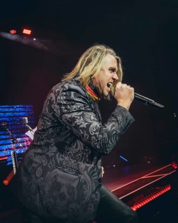 Singer Matt Walst from Three Days Grace live on tour 25 at Berlin's Tempodrom on 19.11.2025