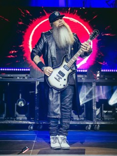Guitarist Bary Stock from Three Days Grace live on tour 25 at Berlin's Tempodrom on 19.11.2025
