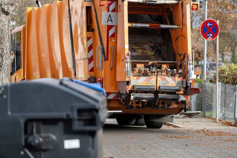 Municipal garbage collection during waste disposal
